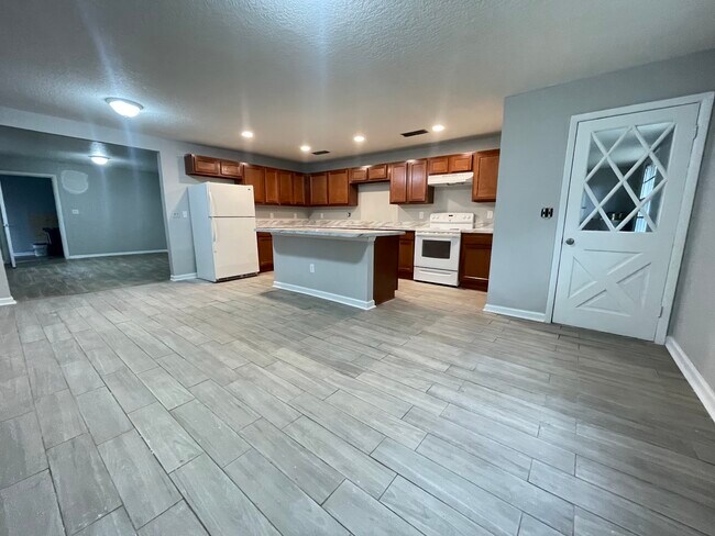Foto del edificio - 2460 Dunn Ave