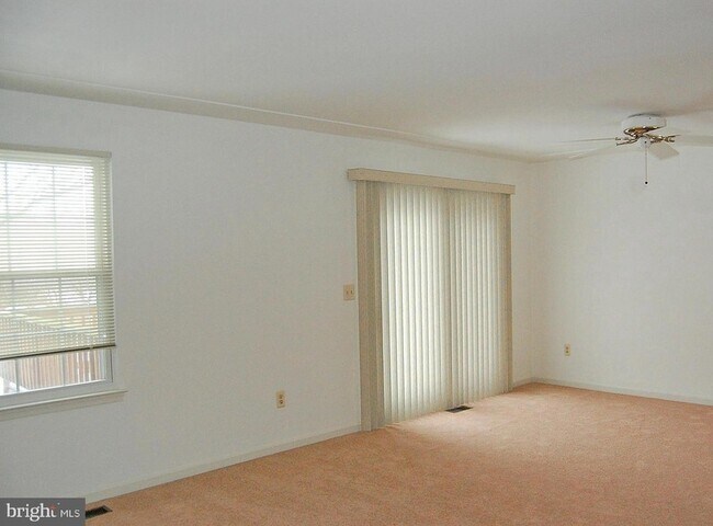 Foto del edificio - 7854 Kings Bench Pl