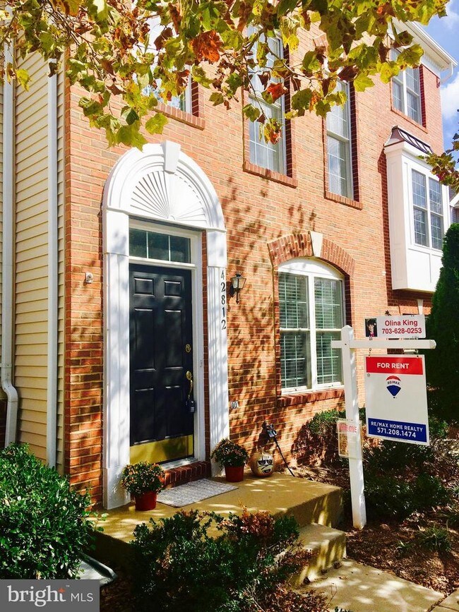 42812 Smallwood Terrace, Chantilly, VA 20152 Townhouse for Rent in