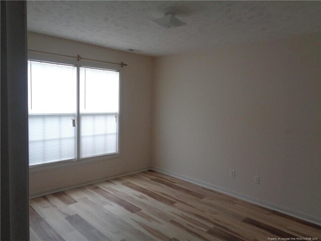 Foto del edificio - 4740 Banks Ct