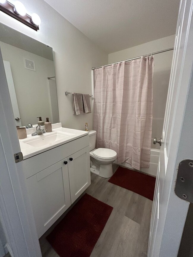 Building Photo - Brand new 2 bedroom 2 bathroom garden styl...
