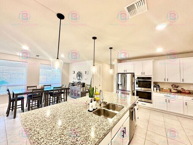 Foto del edificio - Welcome to your dream home, where modern elegance meets unparalleled convenience!