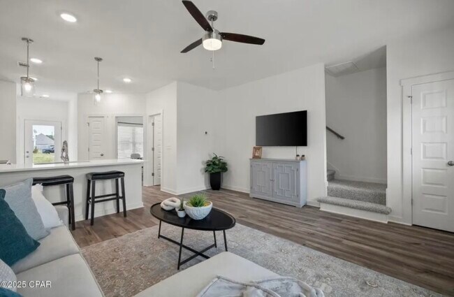 Foto del edificio - 5862 N Tyndall Pkwy