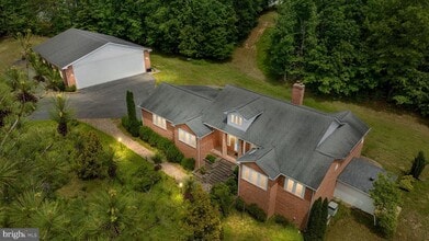 Building Photo - 10 Piper Pl