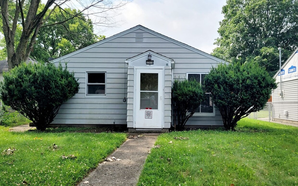 Primary Photo - 1516 E. Fox St.