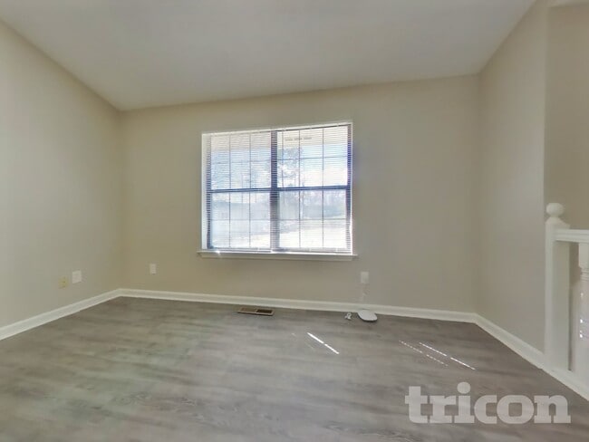 Building Photo - 1515 Olde Oak Dr