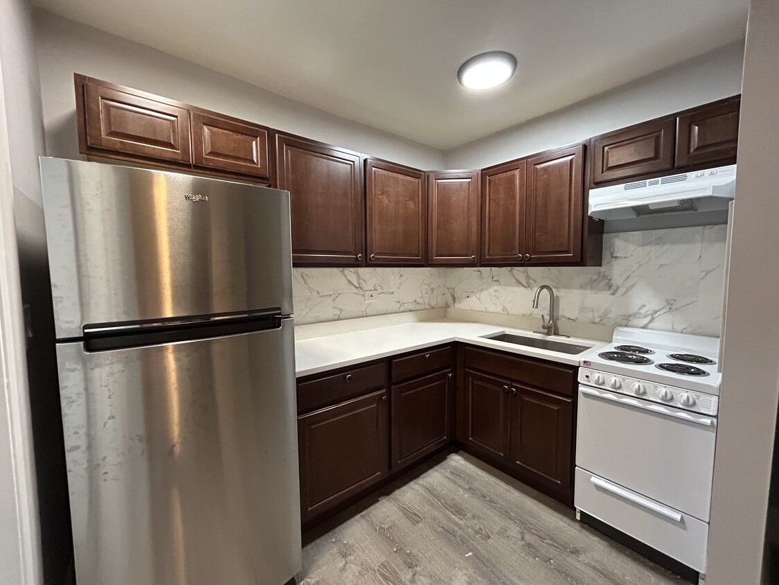 Foto principal - 6950 N Ashland Blvd
