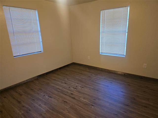 Foto del edificio - 219 E 3rd St