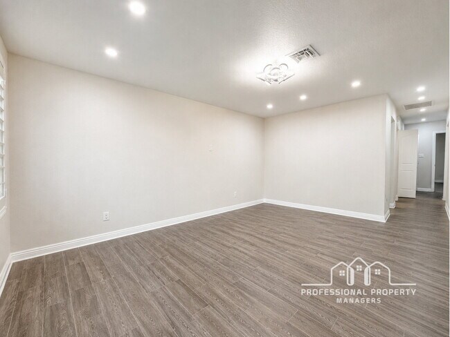 Foto del edificio - 2-bedroom, 2-bathroom home in Casitas Del Valle Townhouses
