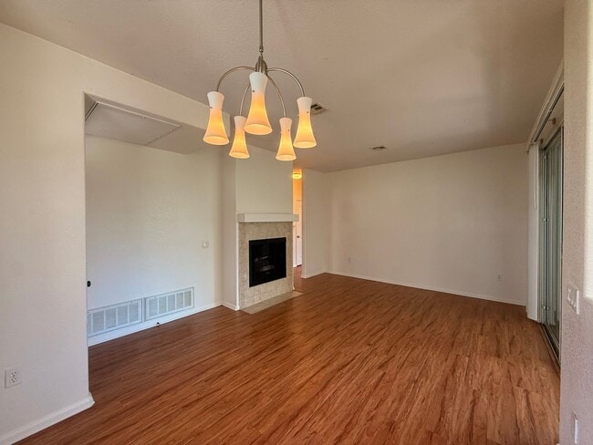 Building Photo - Upgraded 2B/2BA With AC, Washer/Dryer, & Private Patio!