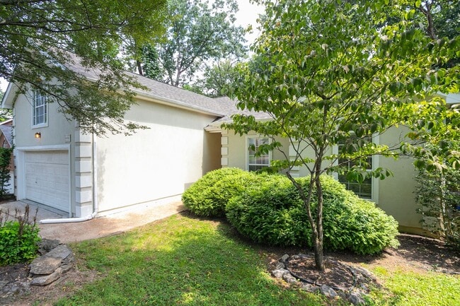 Building Photo - 1004 Elmshade Ln