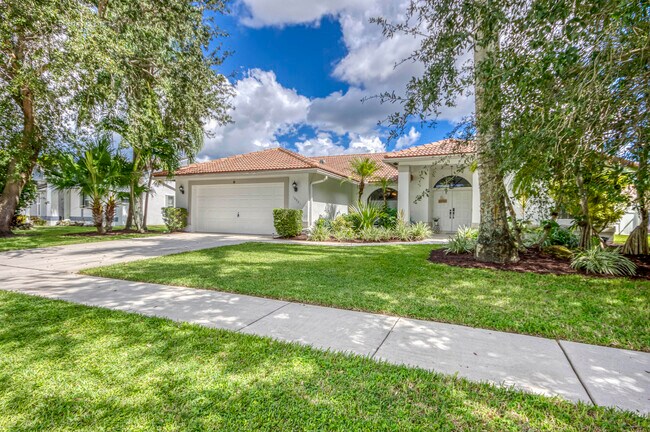 Building Photo - 10921 Paso Fino Dr