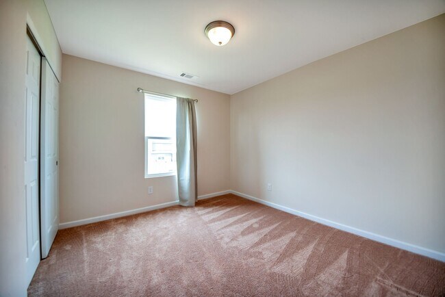 Building Photo - Spence Creek Rental!
