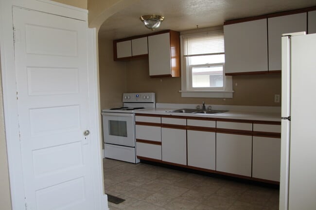 Building Photo - 1749 S Poplar St