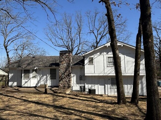 Building Photo - 722 N Shackleford Rd