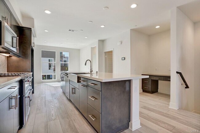 Foto del edificio - 683 W 17th St