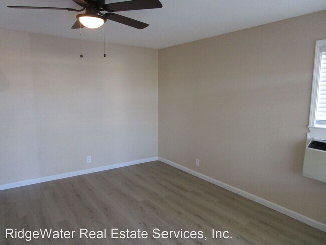 Building Photo - 3 br, 1 bath House - 17 Bruno Ave