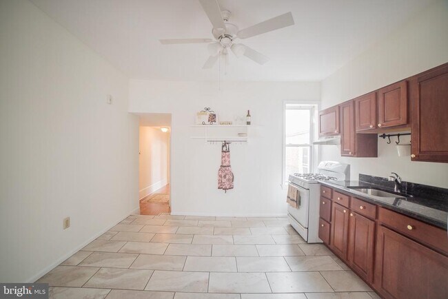 Foto del edificio - 2422 Poplar St