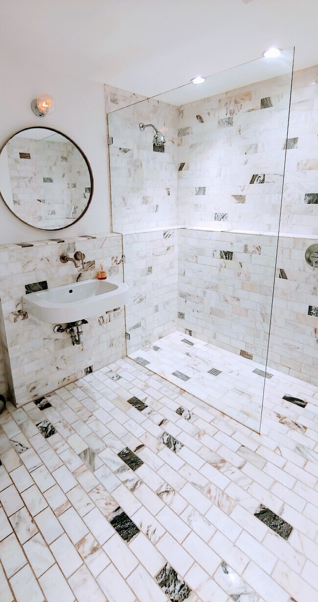 Foto del edificio - 7770 E Camelback Rd