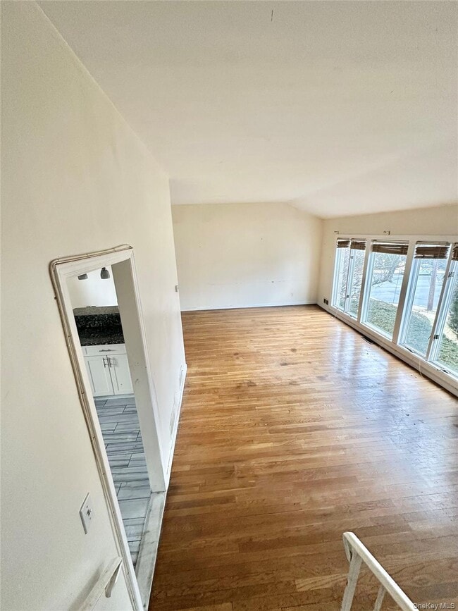 Building Photo - 3 Soundview St