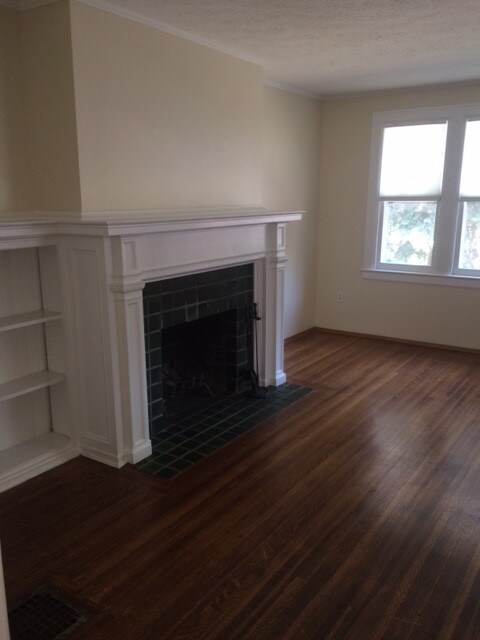Living room - 303 Dartmouth St
