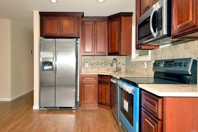 Foto del edificio - 75 Eleanor Ave