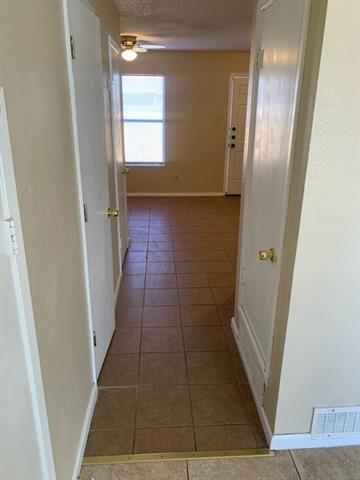 Building Photo - 805 Bluebonnet Dr