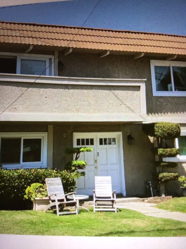 Building Photo - 2305 Rockefeller Ln