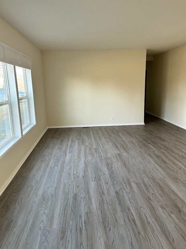 Foto del edificio - 7420 Guide Meridian Rd