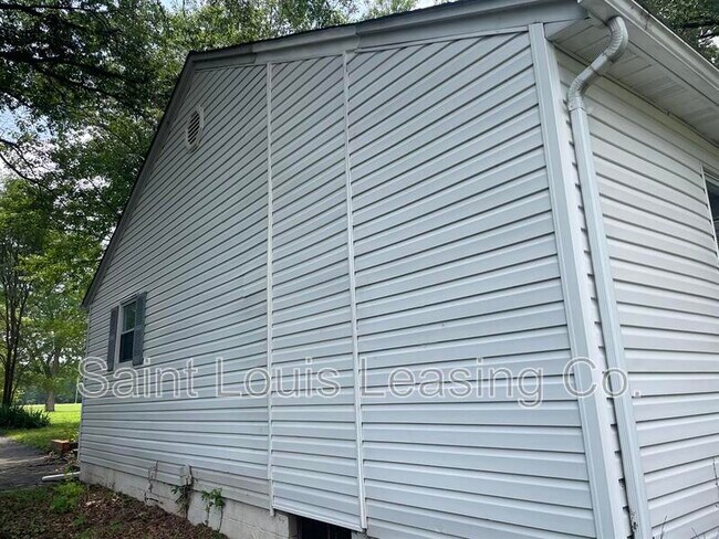 Building Photo - 886 Prigge Rd.