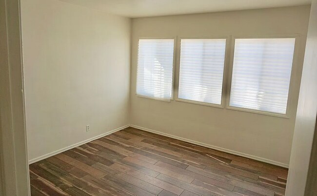 Foto del edificio - 15447 Lull St