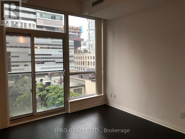 Photo du bâtiment - 8-528 Mercer St