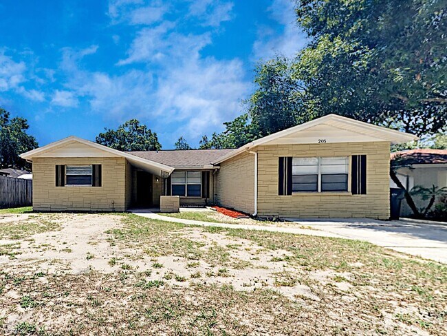 Building Photo - 205 Valley Dr