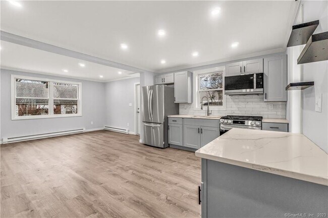 Foto del edificio - 257 High Ridge Dr