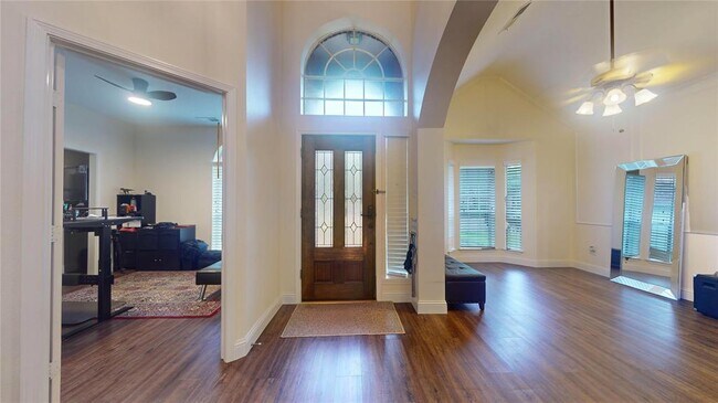 Building Photo - 20514 Cajon Canyon Ct