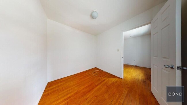 Foto del edificio - 139 E 12th St
