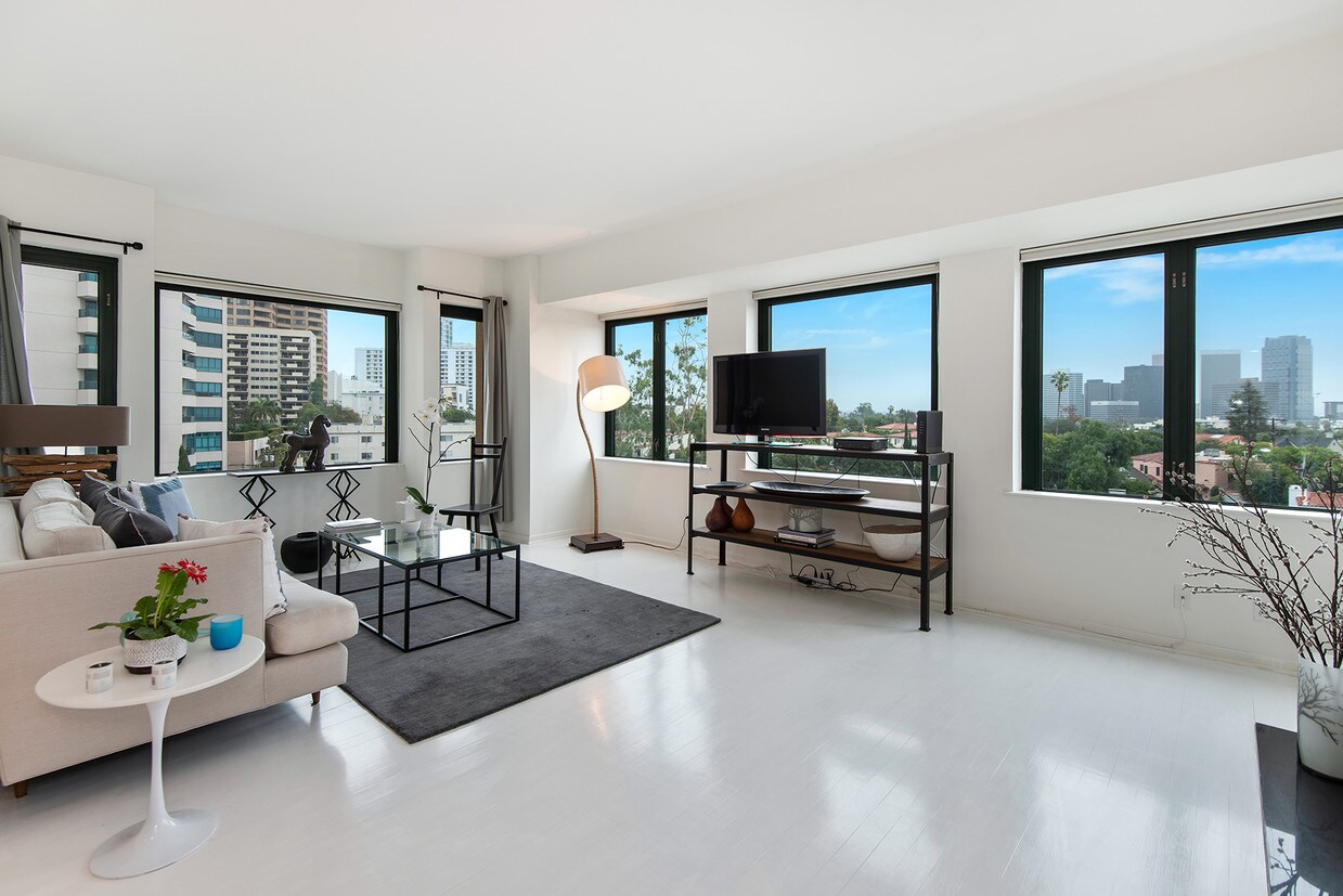 Foto principal - 10520 Wilshire Blvd