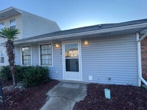 Building Photo - 132 Parker Village Cir
