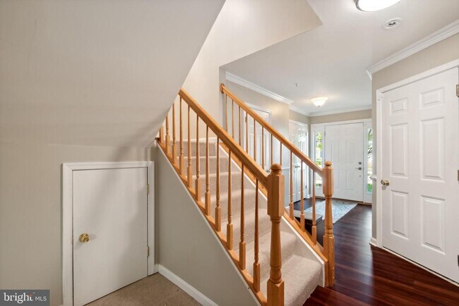 Foto del edificio - 2711 Thornbrook Ct