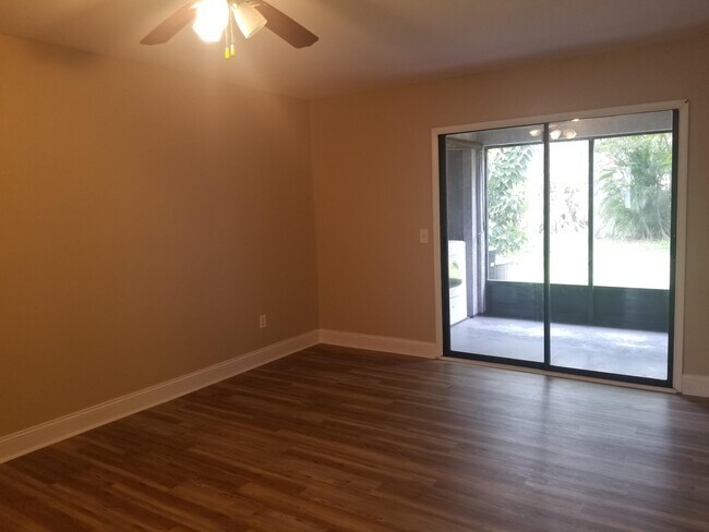 Foto del edificio - 605 Ixoria Ave