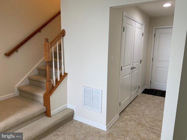 Foto del edificio - 9022 Randolph Cir
