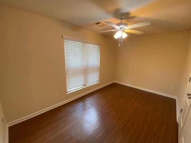 Foto del edificio - BRIDGEWATER HOME! PRE-LEASING FOR AUGUST 2...