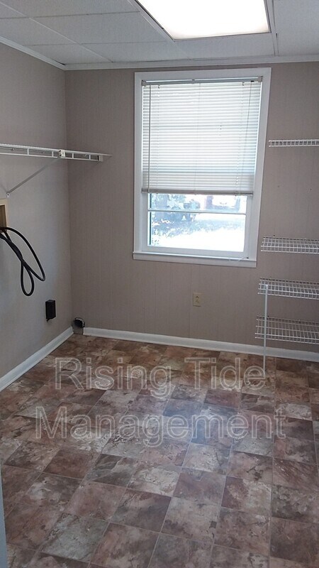 Building Photo - 129 12th Ct NW