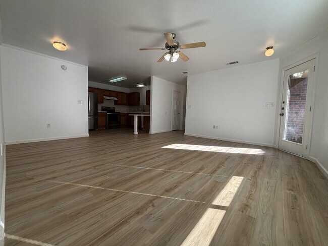 Foto del edificio - 708 N Englewood Ave