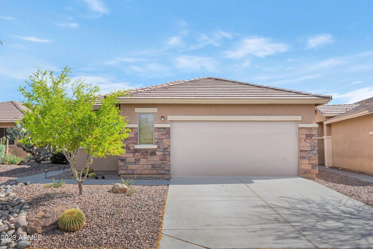 Primary Photo - 40291 N La Cantera Dr