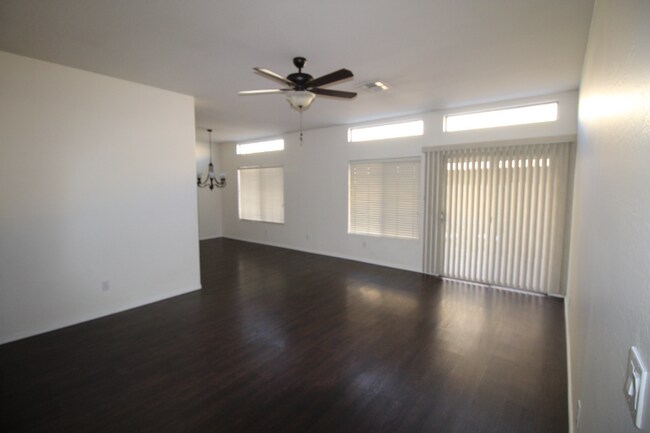 Foto del edificio - 440 S Val Vista Dr