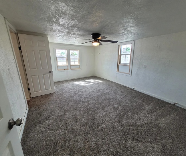 Building Photo - 3 Bedroom in Slaton