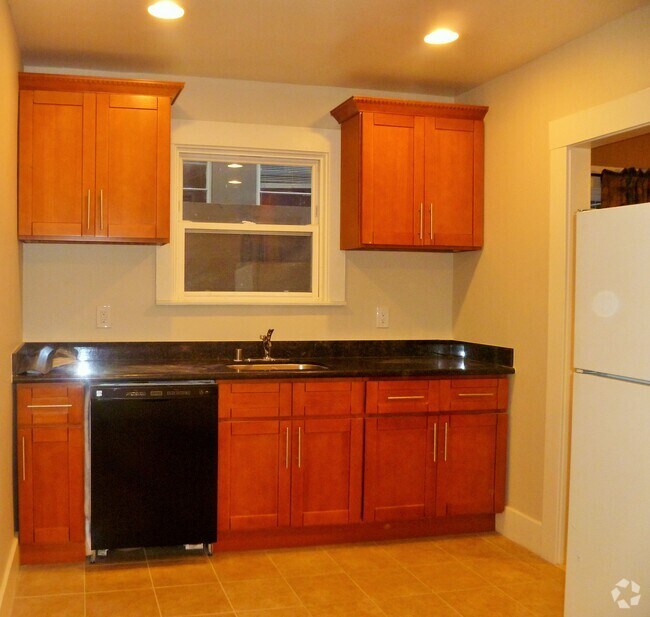 St Vincent's Hill Historic District Apartments for Rent with a Yard