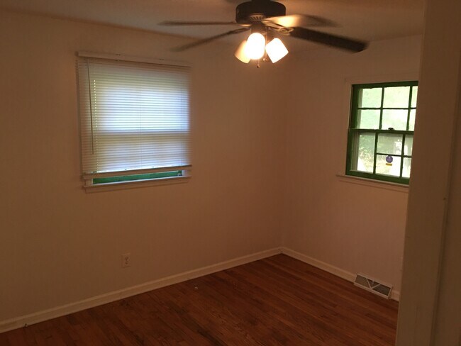 Building Photo - 623 Lancaster Rd