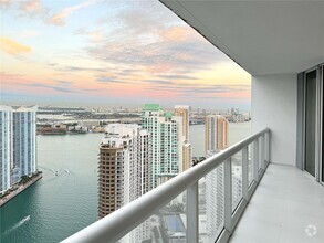 Building Photo - 495 Brickell Ave